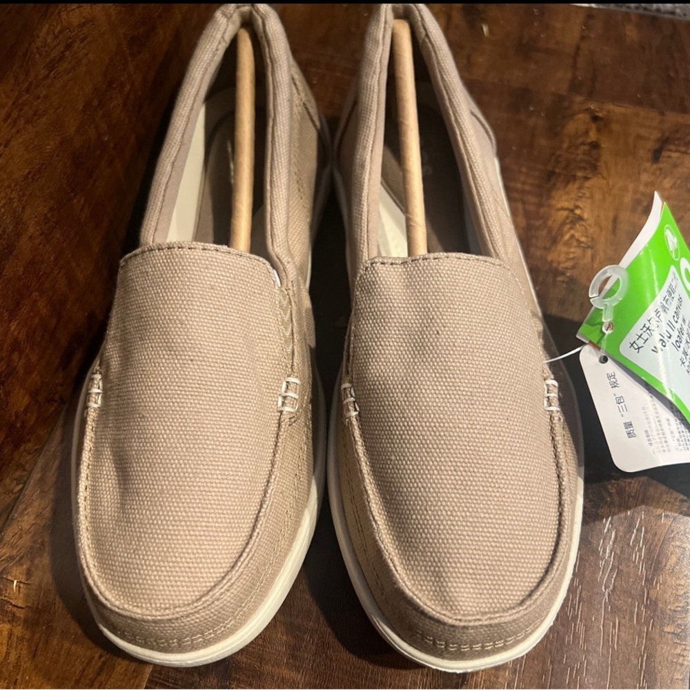 Crocs Walu Womens Sz US 5Slip On Loafer Casual Comfort Shoes Tan Canvas